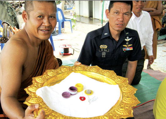 พระสุลาน ปภัสสโร พระลูกวัดป่าบ้านตาด นำฟันและเส้นผมของหลวงตามายืนยันว่า กลายเป็นพระธาตุ