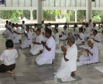 งานปฏิบัติธรรมของ อบต.โนนแดง 